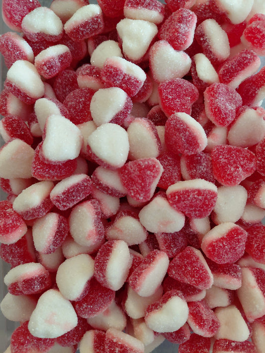 Petits coeurs fraise-crème sucrés